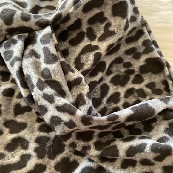 👚(bundle 4 items w/👚for $16) black and gray cheetah print sleeper shorts - Picture 3 of 5